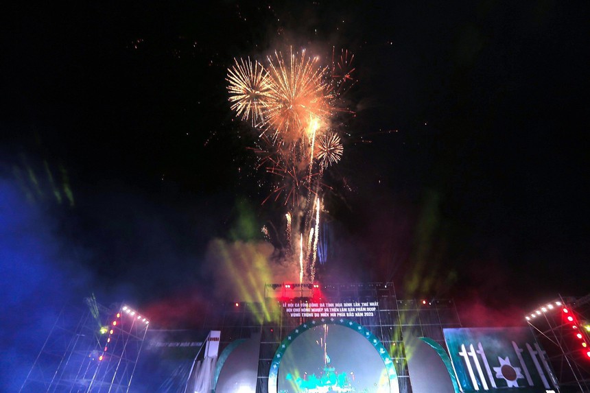 Khai mạc Lễ hội cá tôm sông Đà - Ảnh 1.