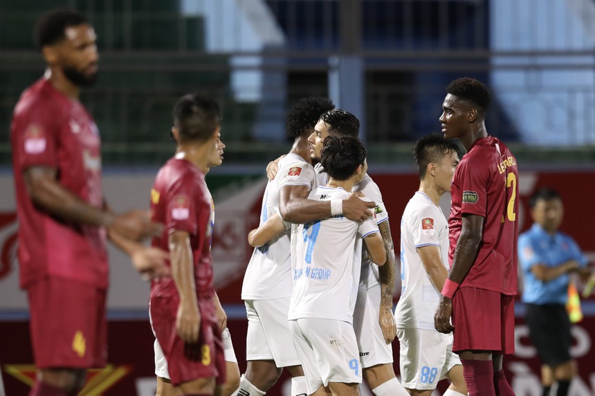 CAHN 'gieo sầu' HAGL tại Pleiku, Rafaelson lập cú đúp giúp Nam Định thắng nghẹt thở - Ảnh 3.