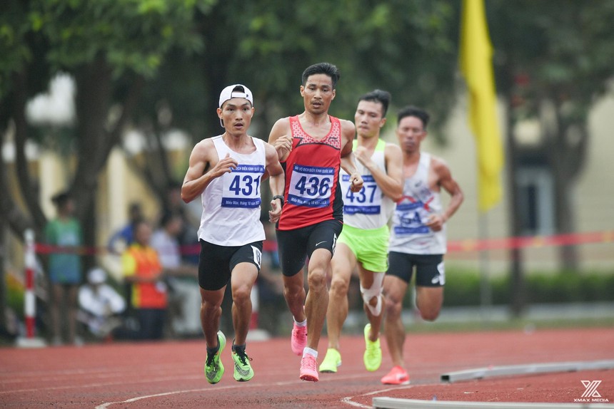 Kinh ngạc 'lão tướng' 38 tuổi giành cú đúp HCV ở giải điền kinh vô địch quốc gia 2023 - Ảnh 3.
