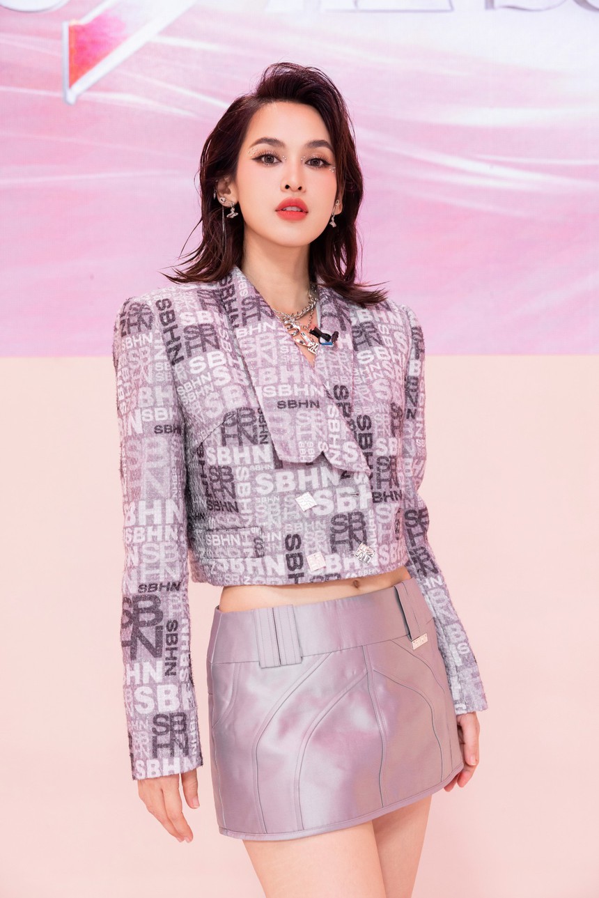 30 chị đẹp hội ngộ “Đạp Gió Rẽ Sóng”, Tú Vi bật khóc vì được gặp thần tượng Vũ Thu Phương - Ảnh 5.