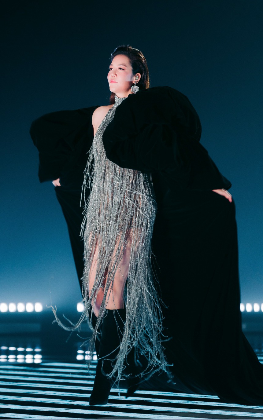 30 chị đẹp hội ngộ “Đạp Gió Rẽ Sóng”, Tú Vi bật khóc vì được gặp thần tượng Vũ Thu Phương - Ảnh 6.