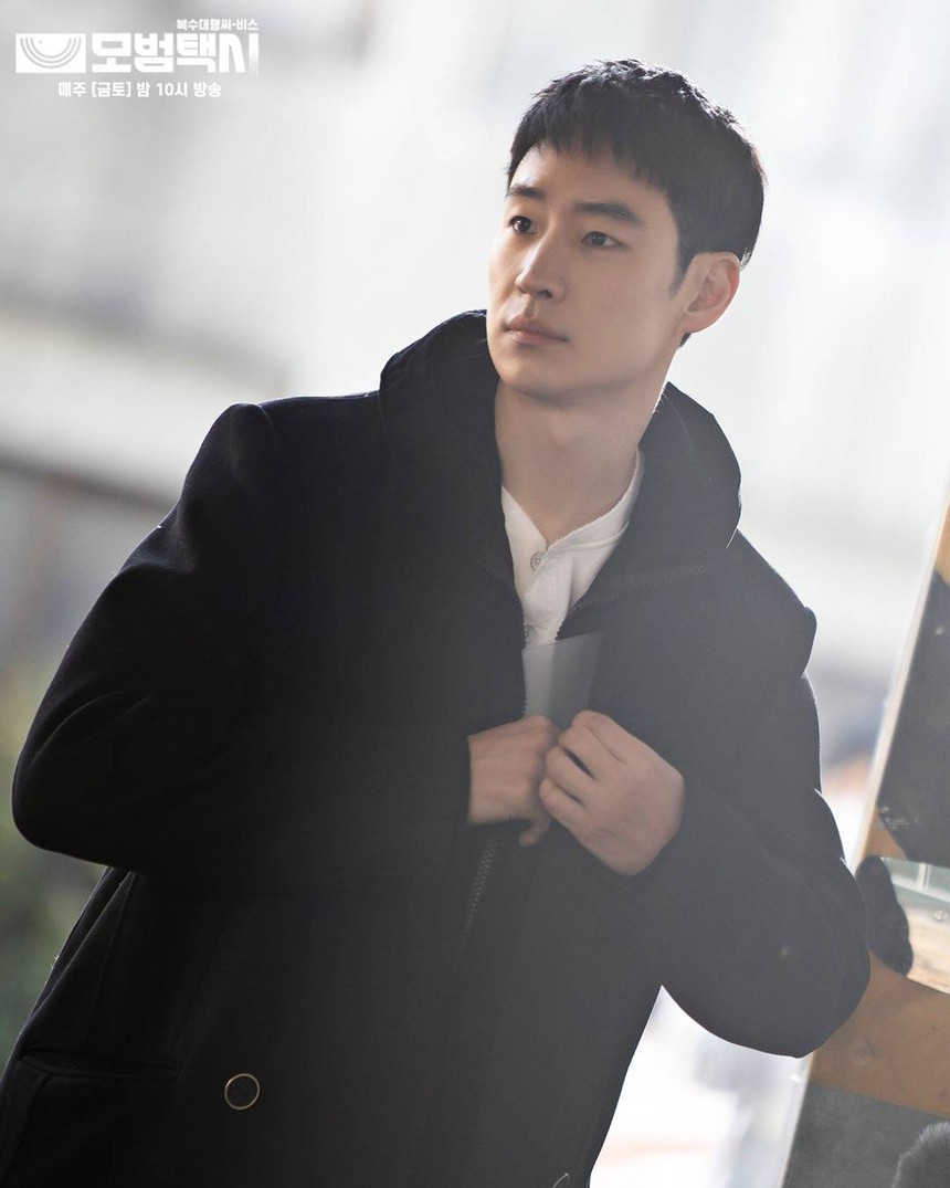 ‘Tài xế ẩn danh’ Lee Je Hoon cấp cứu trong đêm, huỷ toàn bộ lịch trình - Ảnh 2. ‘Tài xế ẩn danh’ Lee Je Hoon cấp cứu trong đêm, huỷ toàn bộ lịch trình - Ảnh 2.