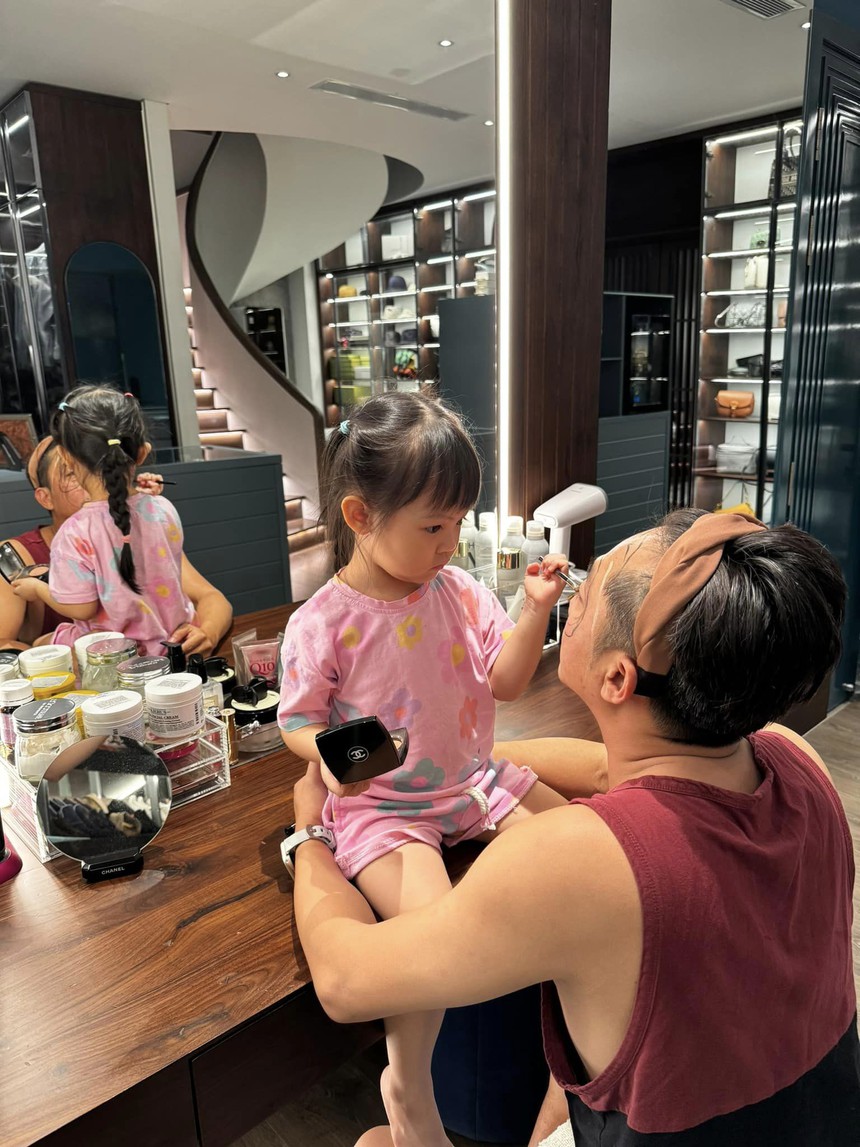 Cường Đôla chiều con 'bất nhấp', nhiều ông bố Vbiz cũng không kém cạnh - Ảnh 2.