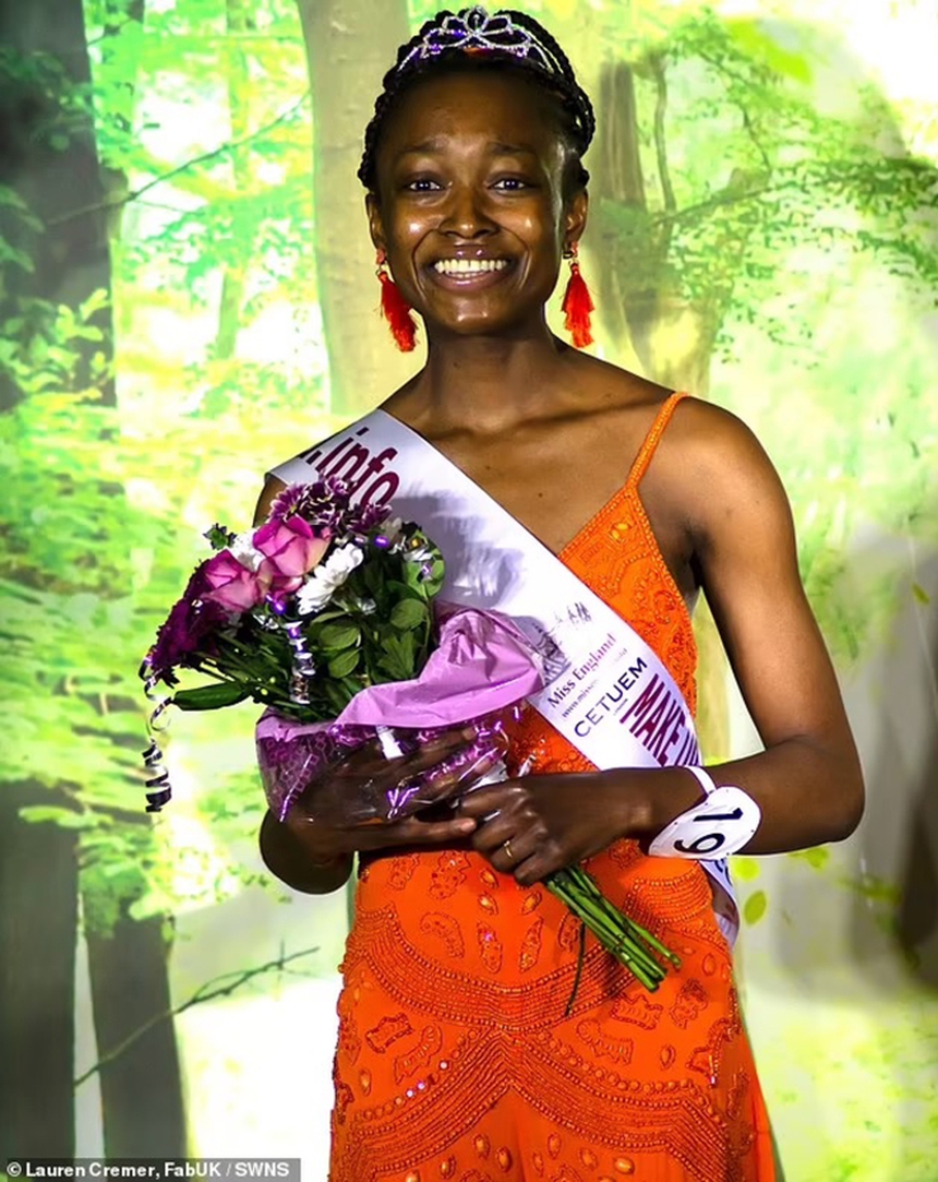 Natasha Beresford là Miss London trong cuộc thi hoa hậu mặt mộc đầu tiên của Miss England - Ảnh 6.