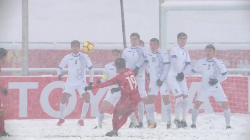 Quang Hải lập siêu phẩm để đời trong trận chung kết lịch sử, ẵm luôn 2 giải thưởng danh giá của AFC - Ảnh 3. Quang Hải lập siêu phẩm để đời trong trận chung kết lịch sử, ẵm luôn 2 giải thưởng danh giá của AFC - Ảnh 3.