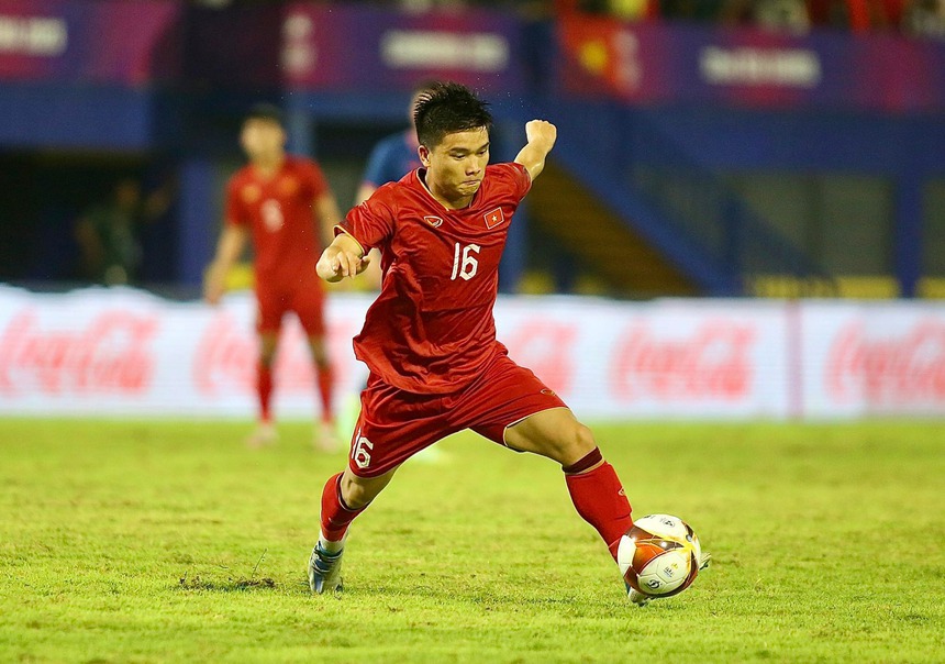 Chuyển nhượng V-League hôm nay 3/10: HLV Gong phản ứng với tin đồn đòi lương cao, 'trò cưng' của HLV Troussier có bến đỗ mới - Ảnh 3.