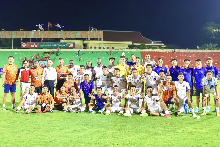 HLV Lê Huỳnh Đức tỏa sáng trở lại cùng B.Bình Dương - Ảnh 1.