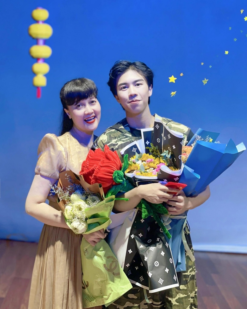 Con trai Vân Dung chia sẻ những áp lực khi có mẹ là nghệ sĩ nổi tiếng - Ảnh 1. Con trai Vân Dung chia sẻ những áp lực khi có mẹ là nghệ sĩ nổi tiếng - Ảnh 1.