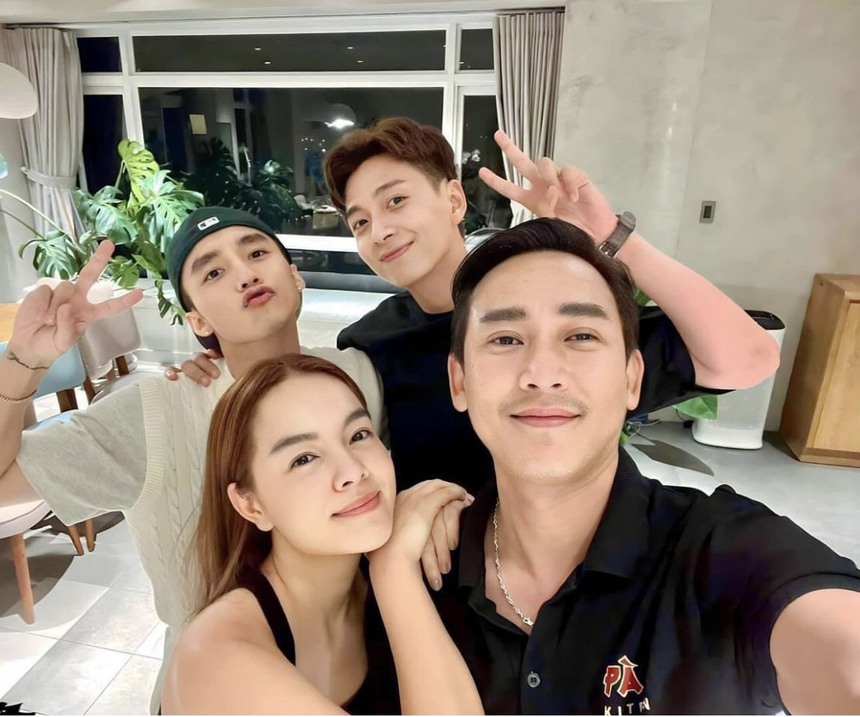 Sơn Tùng M-TP hội ngộ cùng dàn sao 'Chàng trai năm ấy', Hoàng Anh Vũ lần đầu rơi lệ trên màn ảnh - Ảnh 1.