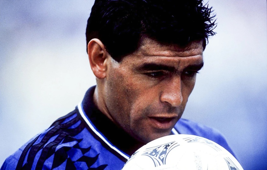 FBI từng truy lùng mẫu nước tiểu của Maradona - Ảnh 1.