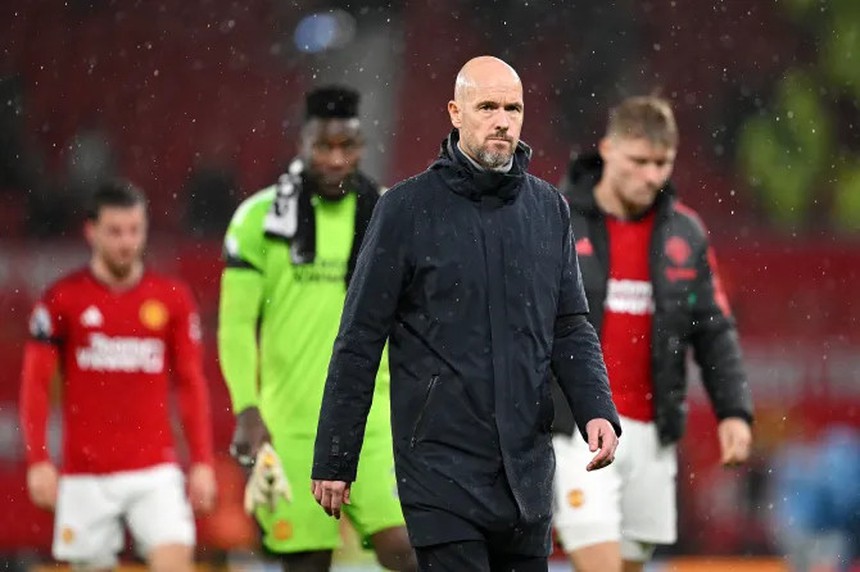 Ten Hag ra lệnh cho toàn đội ngồi im lặng và xem màn ăn mừng của Man City sau derby Manchester - Ảnh 2.
