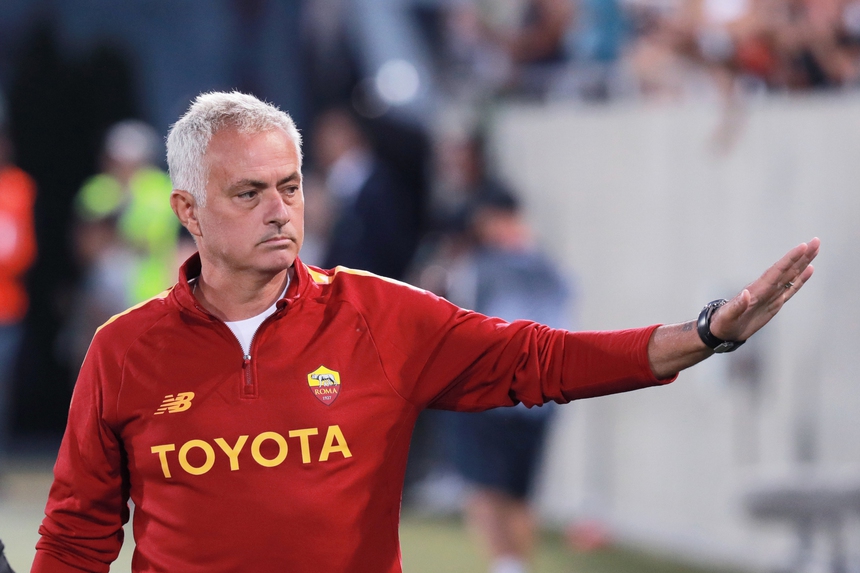 Hội chứng mùa thứ ba của Mourinho ám ảnh Roma - Ảnh 1.