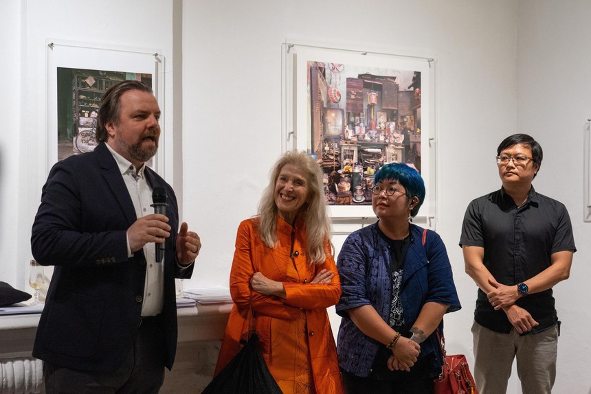 Đề cử Giải Bùi Xuân Phái - Vì tình yêu Hà Nội lần 16 - 2023 - Nhiếp ảnh gia William E. Crawford: 'Chụp ảnh Hà Nội như một nghiên cứu và ghi chép' - Ảnh 3. Đề cử Giải Bùi Xuân Phái - Vì tình yêu Hà Nội lần 16 - 2023 - Nhiếp ảnh gia William E. Crawford: 'Chụp ảnh Hà Nội như một nghiên cứu và ghi chép' - Ảnh 3.