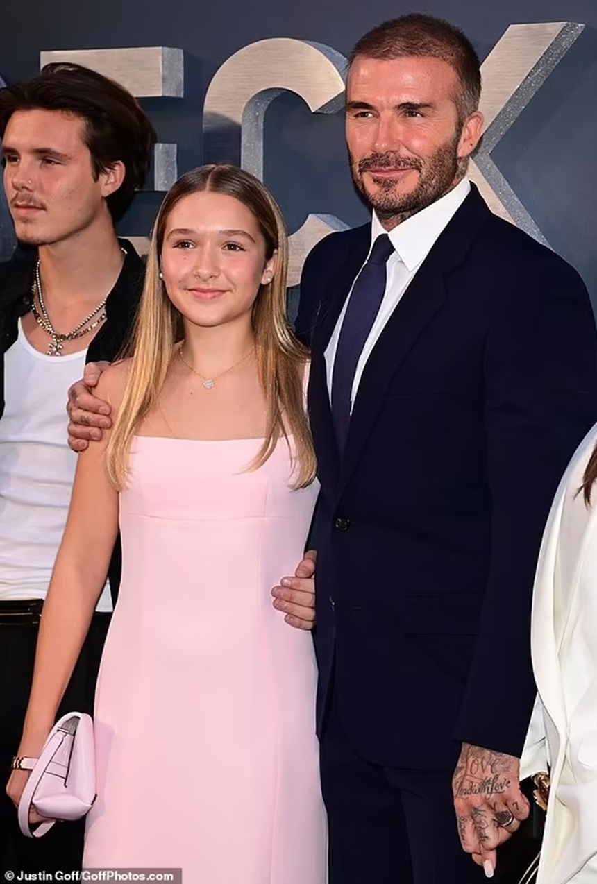 Cách David Beckham hôn con gái Harper gây phản ứng dữ dội - Ảnh 5.