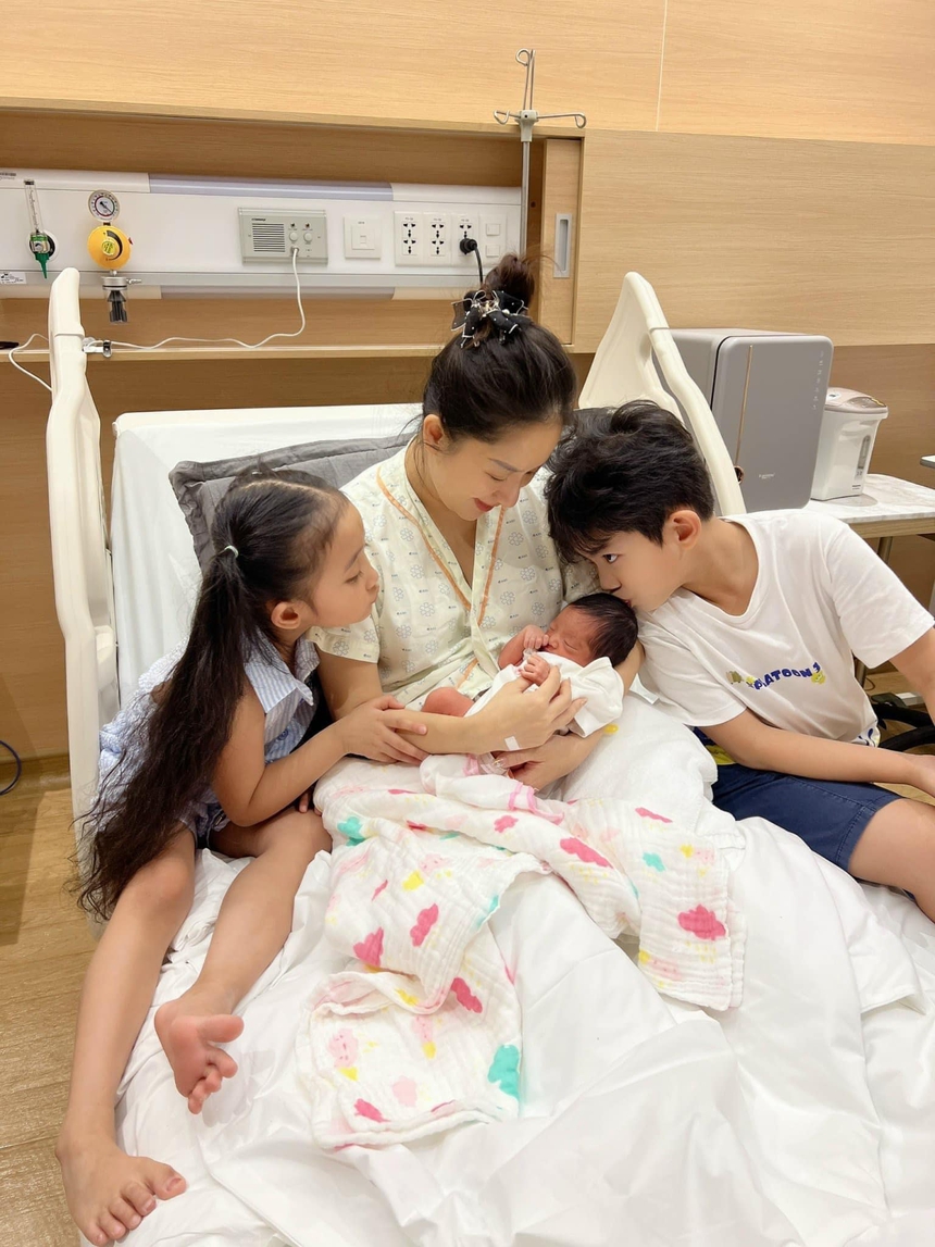 Phan Hiển than trời khi nghe mẹ ruột phán thế này về 3 đứa cháu - Ảnh 3.