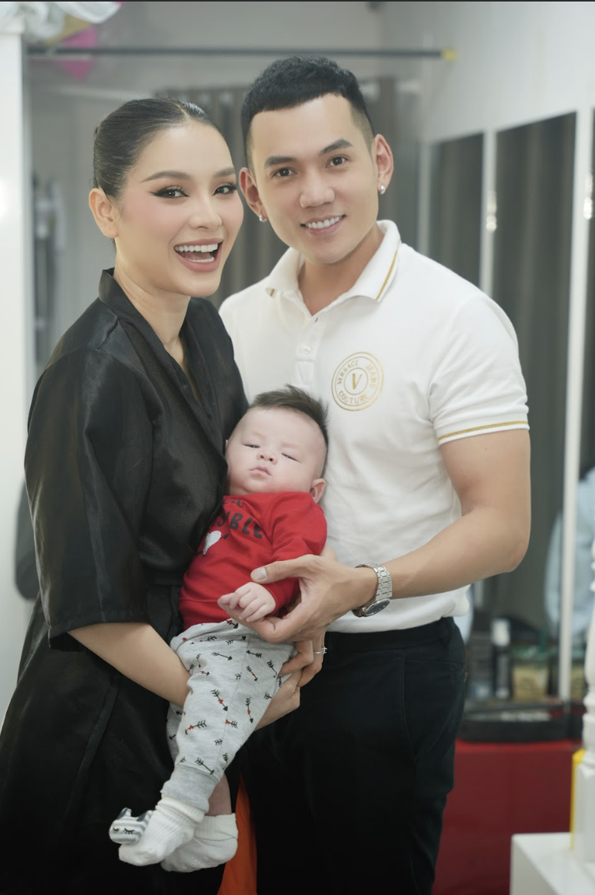 Con gái khóc khi nghe Phương Trinh Jolie hát - Ảnh 4. Con gái khóc khi nghe Phương Trinh Jolie hát - Ảnh 4.