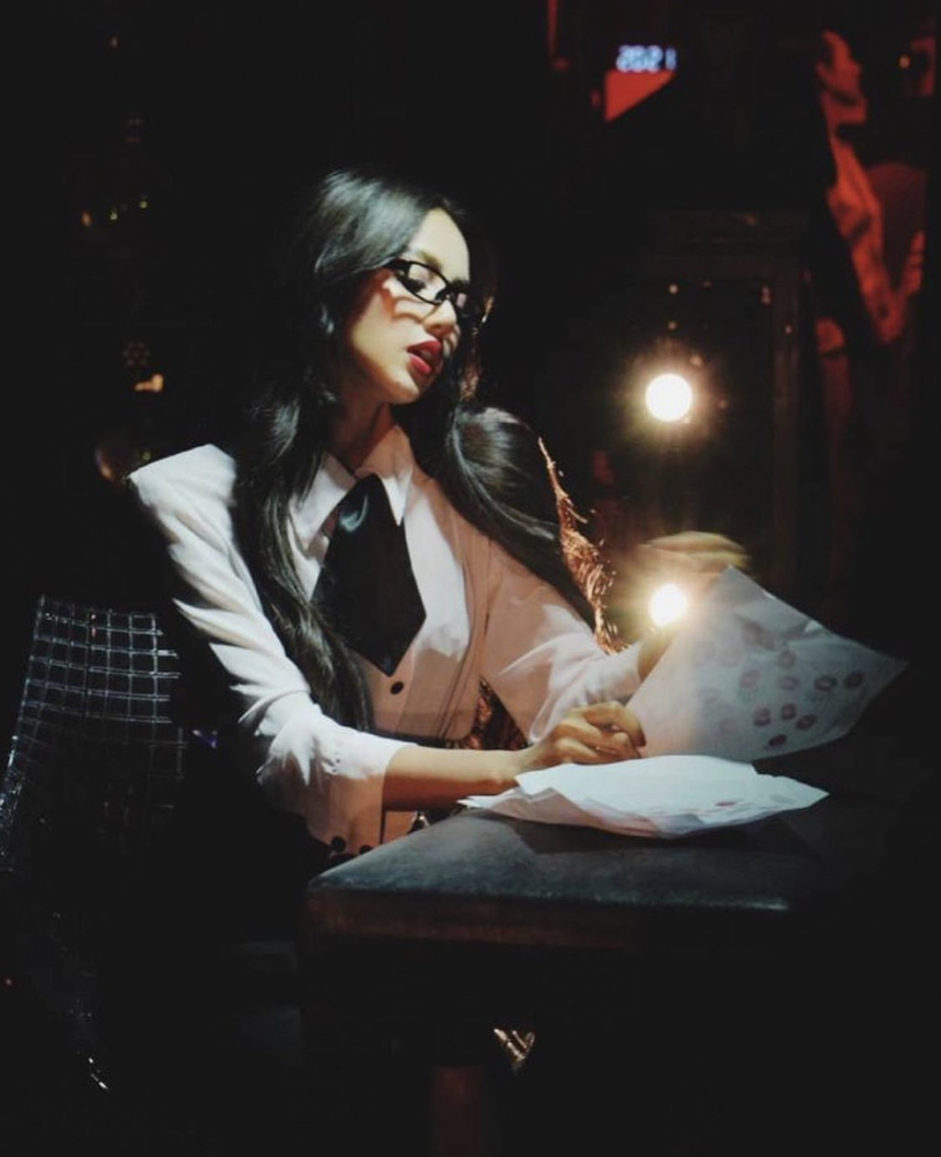 Lisa Blackpink đăng ảnh tại Crazy Horse, fan Hàn đòi gỡ mác 'idol' - Ảnh 1. Lisa Blackpink đăng ảnh tại Crazy Horse, fan Hàn đòi gỡ mác 'idol' - Ảnh 1.