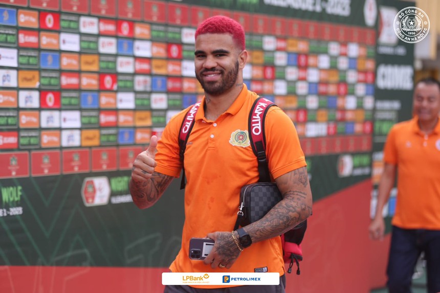 Bóng đá Việt Nam 8/10: ĐT Việt Nam luyện tập ngay khi tới Trung Quốc, SLNA thay ngoại binh phút chót - Ảnh 3.