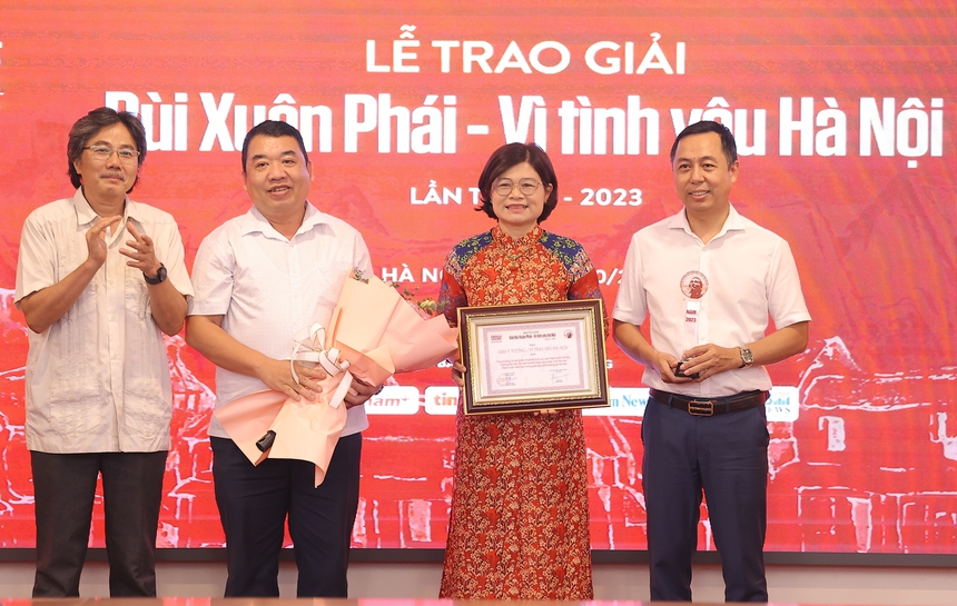 Trao giải Bùi Xuân Phái - Vì tình yêu Hà Nội: 'Khi trời Thu vẫn xanh mãi…' với  tình yêu Hà Nội - Ảnh 3.