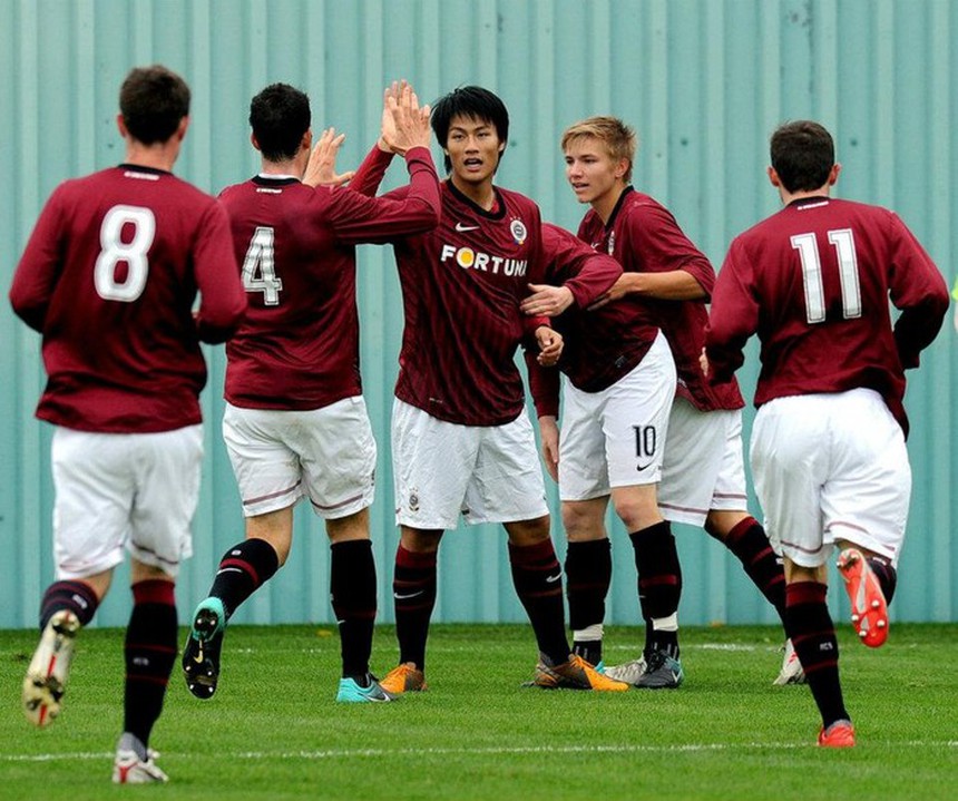 Ngôi sao từ chối gia nhập Chelsea về đá cho ĐT Việt Nam gây sốt, 'phá lưới' Iran tạo địa chấn tại ASIAD - Ảnh 2. Ngôi sao từ chối gia nhập Chelsea về đá cho ĐT Việt Nam gây sốt, 'phá lưới' Iran tạo địa chấn tại ASIAD - Ảnh 2.