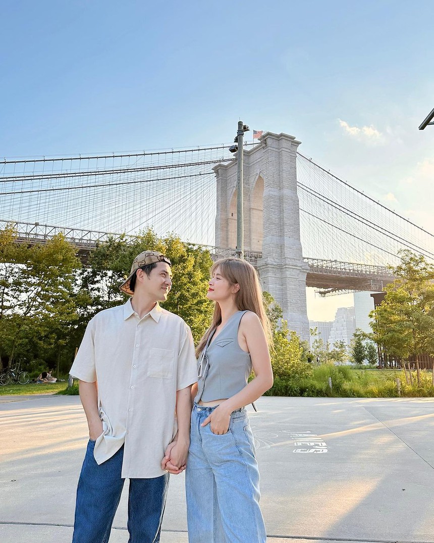 Gu thời trang đồng điệu của vợ chồng Đông Nhi - Ông Cao Thắng - Ảnh 2.