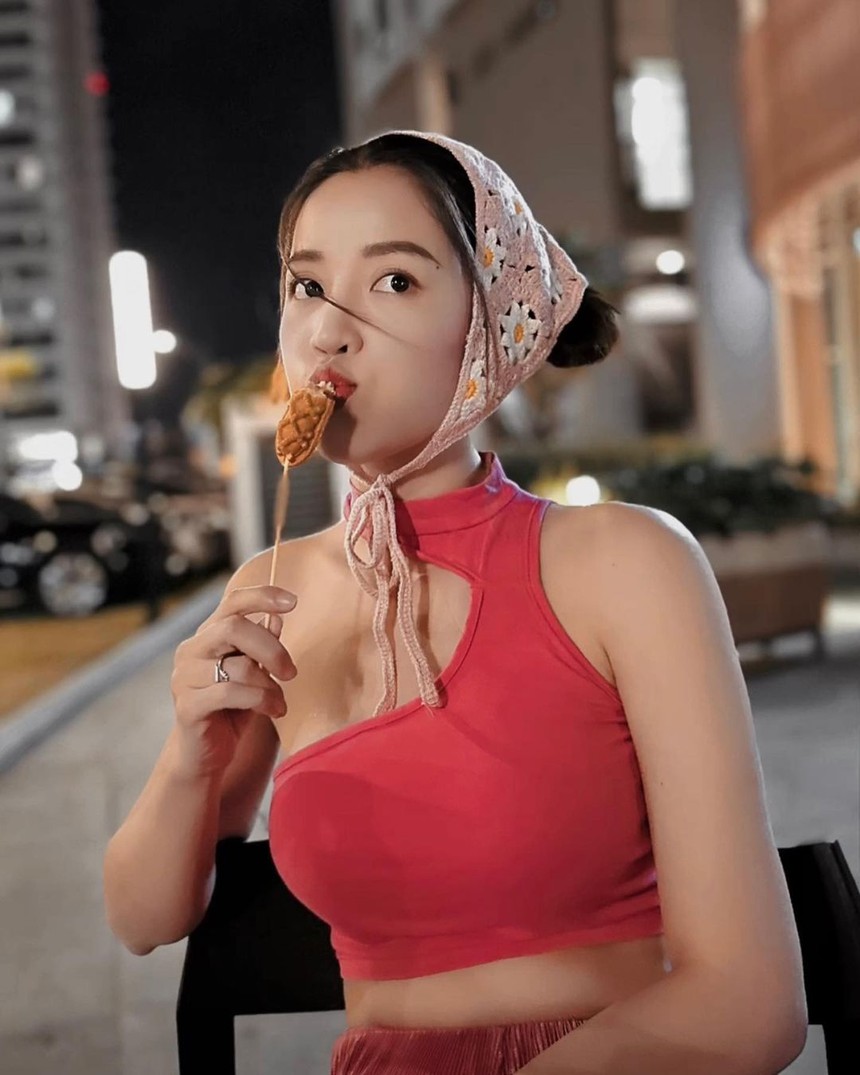 Puka diện màu hồng "thả phanh" không sợ sến nhờ có tuyệt chiêu - Ảnh 1.