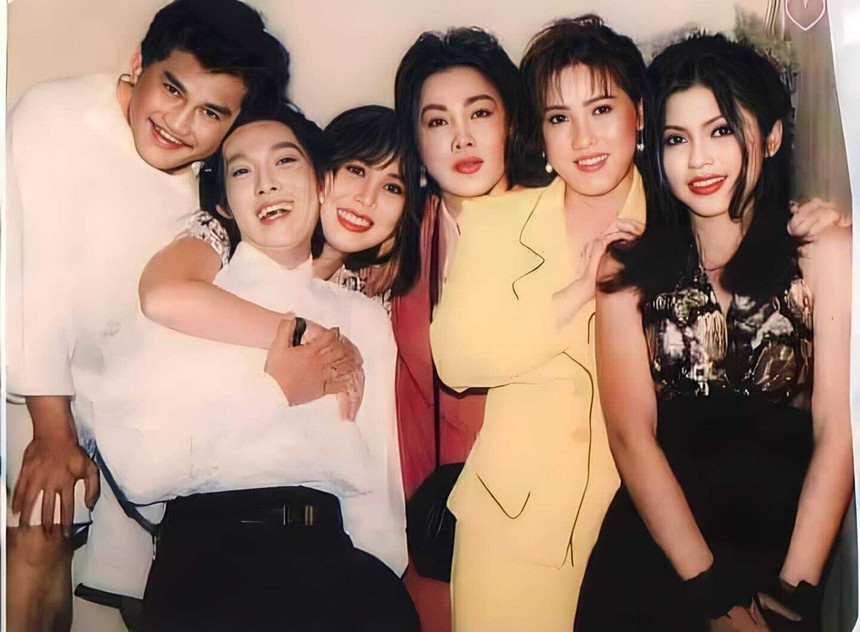 Sao Việt 6/10: Đàm Vĩnh Hưng khoe bó hoa tiền 'siêu to khổng lồ', Việt Trinh chia sẻ ảnh thời trẻ - Ảnh 2. Sao Việt 6/10: Đàm Vĩnh Hưng khoe bó hoa tiền 'siêu to khổng lồ', Việt Trinh chia sẻ ảnh thời trẻ - Ảnh 2.