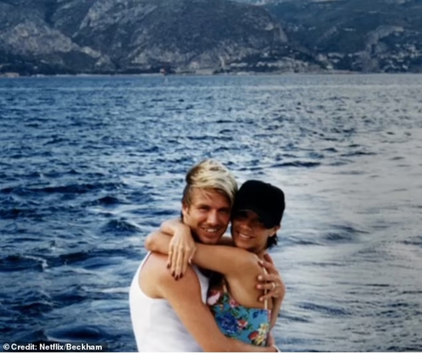 Vợ chồng Beckham trong tuần trăng mật qua những bức ảnh chưa từng thấy - Ảnh 2.