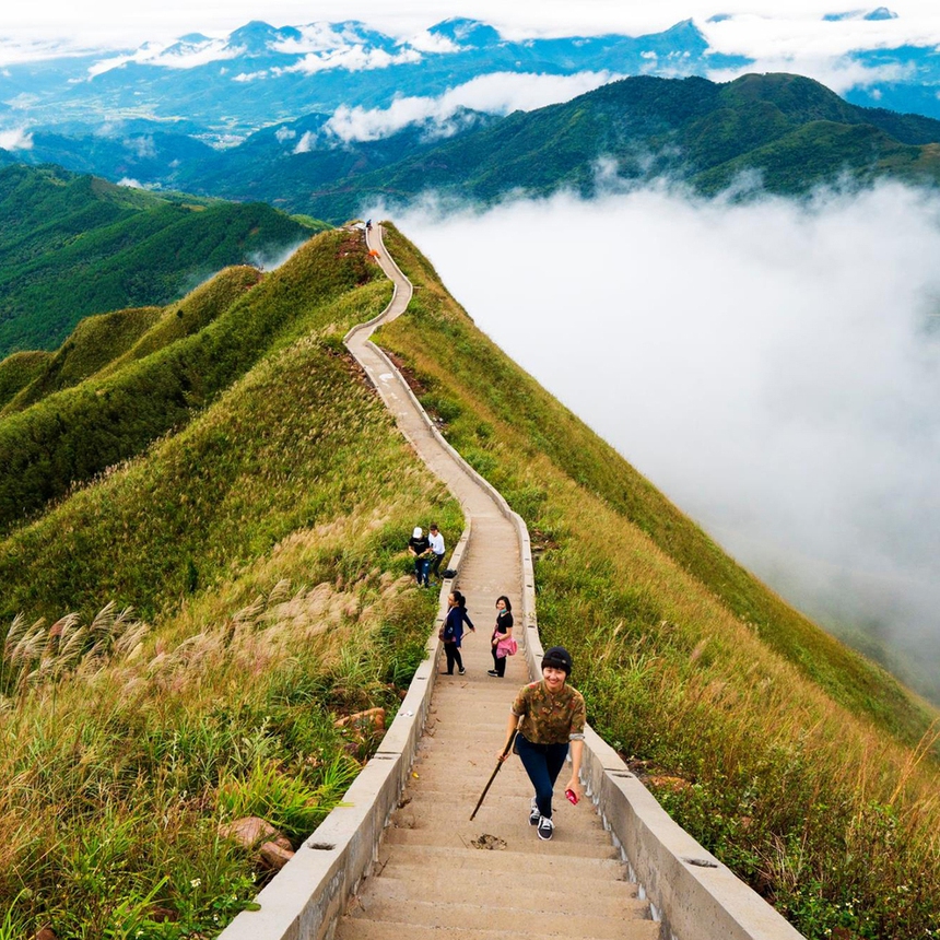 Về Quảng Ninh khám phá Bình Liêu ngắm hoàng hôn mùa lau biên cương đẹp như tranh vẽ - Ảnh 2.