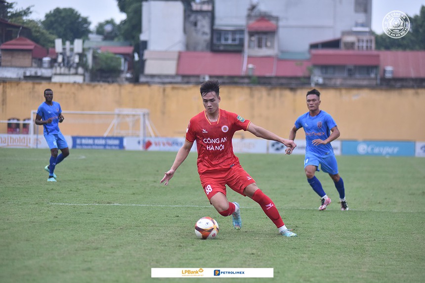 Bóng đá Việt Nam 6/10: HLV Troussier gọi Công Phương, Việt Anh tiết lộ lý do gia nhập CLB CAHN - Ảnh 3.