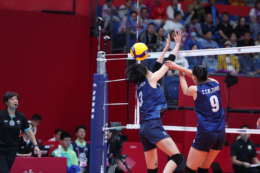 Kết quả bóng chuyền nữ Việt Nam vs Nhật Bản hôm nay: Nỗ lực bất thành của Thanh Thúy và các đồng đội - Ảnh 3.