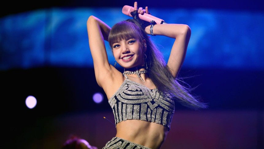 Hẹn hò con trai tỷ phú, Lisa Blackpink vẫn phải tự trả tiền mua sắm - Ảnh 7.