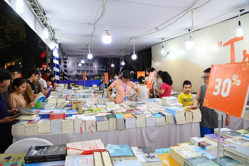 Hội sách Hà Nội lần thứ VIII năm 2023: "Thắp lửa tri thức - Kiến tạo tương lai" - Ảnh 4.