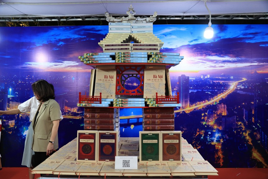 Hội sách Hà Nội lần thứ VIII năm 2023: "Thắp lửa tri thức - Kiến tạo tương lai" - Ảnh 2.