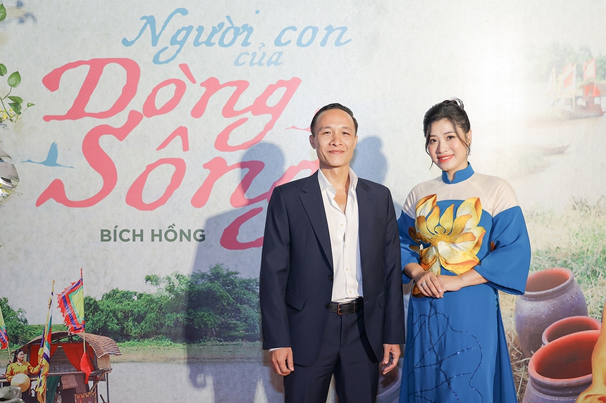 Hồi tưởng ký ức về Hà Nội bên sông Hồng qua MV mới của ca sĩ Bích Hồng - Ảnh 2.