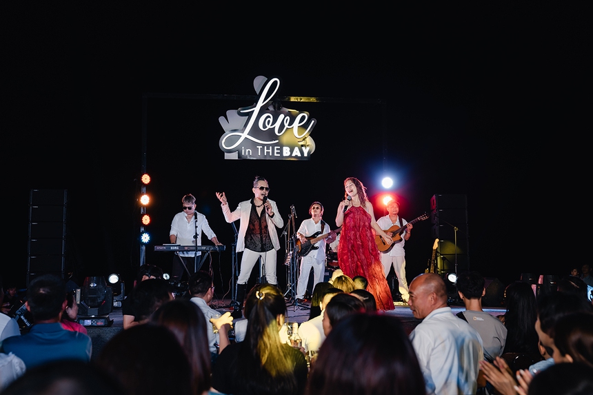 Vợ chồng Jimmii Nguyễn – Ngọc Phạm mang tình khúc thập niên 90 đến minishow Love in the Bay - Ảnh 3. Vợ chồng Jimmii Nguyễn – Ngọc Phạm mang tình khúc thập niên 90 đến minishow Love in the Bay - Ảnh 3.