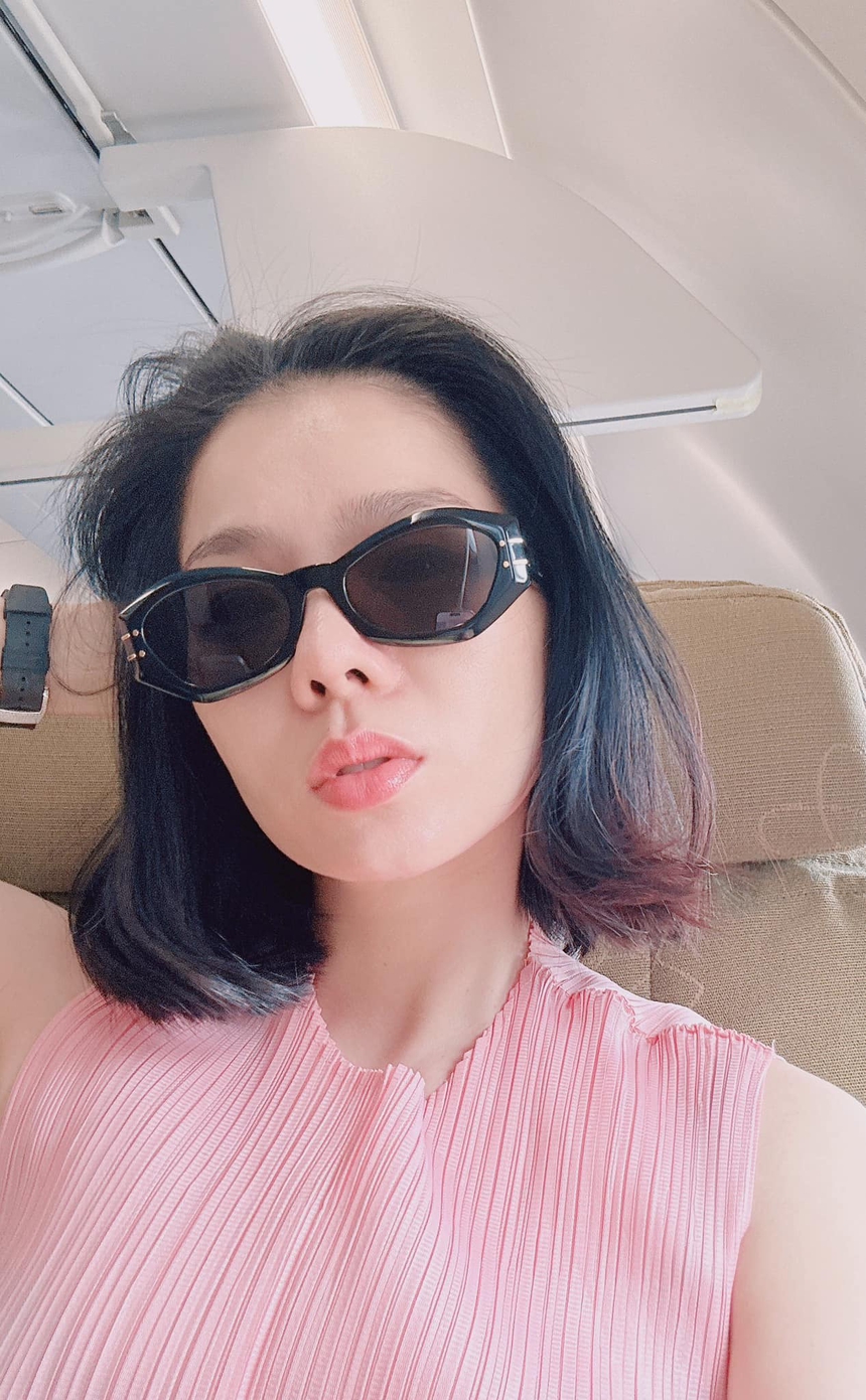 Lệ Quyên khoe mặt mộc không tì vết ở tuổi tứ tuần: Bí quyết nằm ở giấc ngủ - Ảnh 3. Lệ Quyên khoe mặt mộc không tì vết ở tuổi tứ tuần: Bí quyết nằm ở giấc ngủ - Ảnh 3.