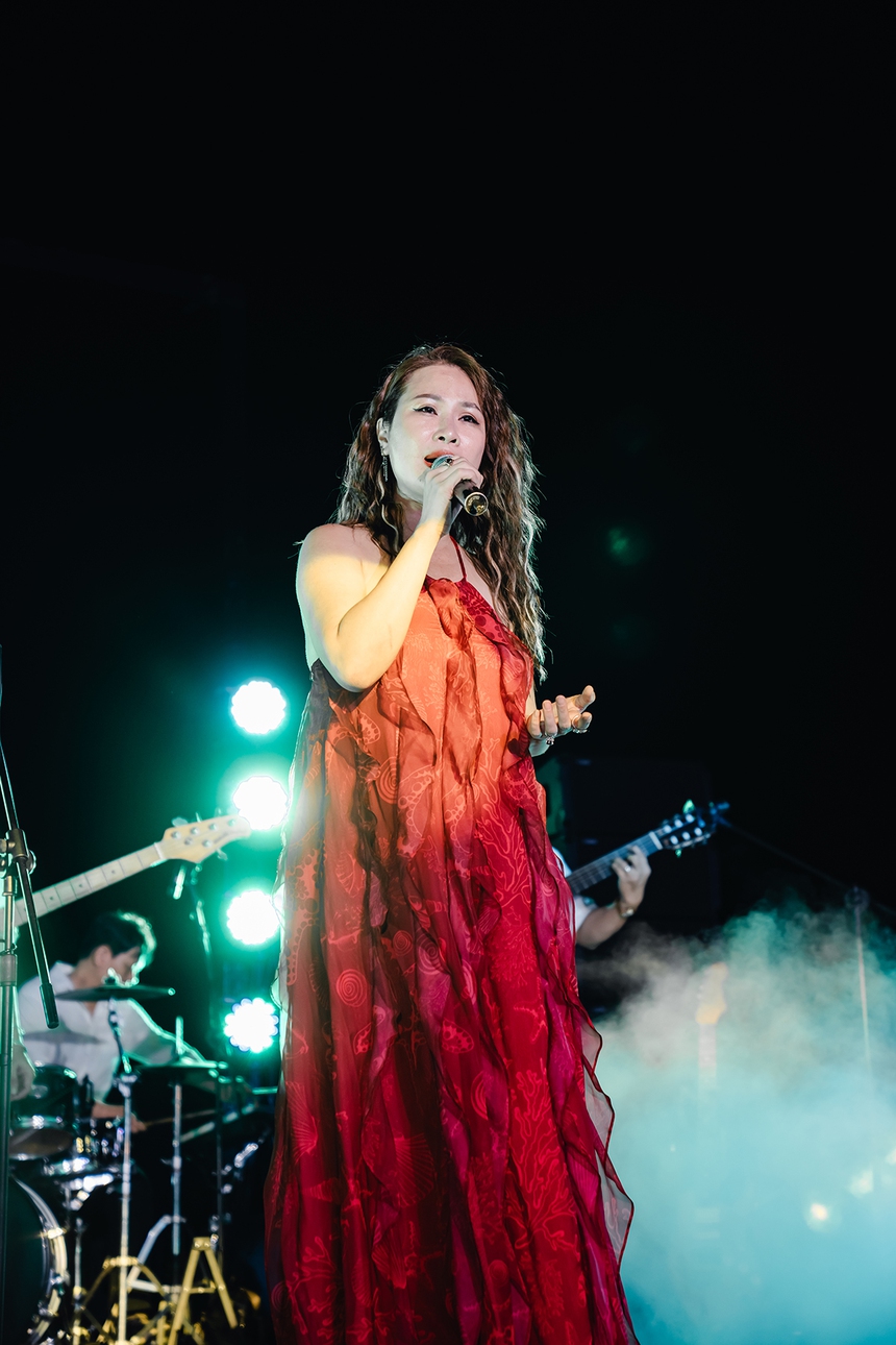 Vợ chồng Jimmii Nguyễn – Ngọc Phạm mang tình khúc thập niên 90 đến minishow Love in the Bay - Ảnh 4. Vợ chồng Jimmii Nguyễn – Ngọc Phạm mang tình khúc thập niên 90 đến minishow Love in the Bay - Ảnh 4.