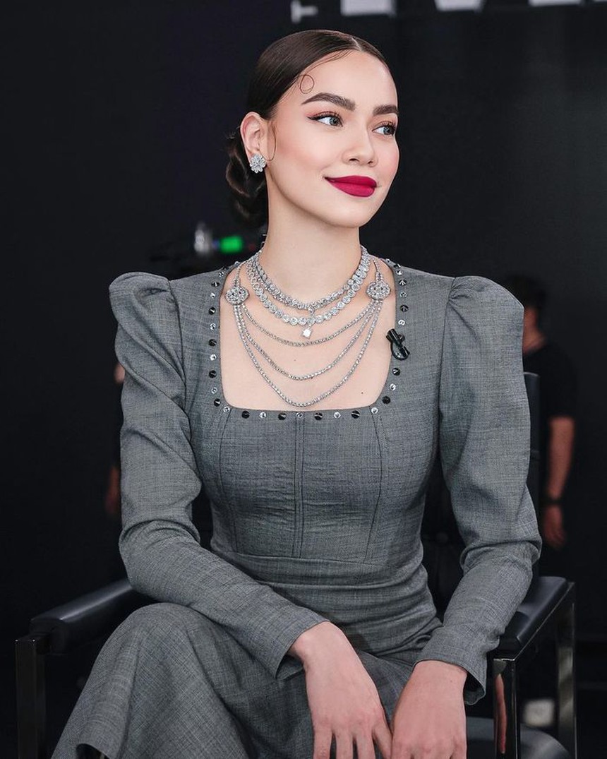 Bí quyết chọn đồ màu xám sang, xịn: Nhớ đảm bảo cân bằng các sắc độ trên trang phục - Ảnh 2.