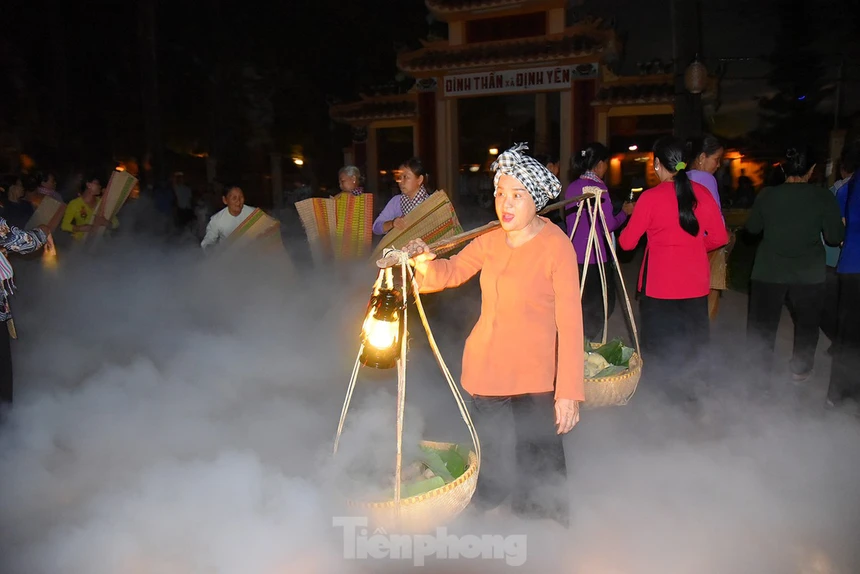 Tái hiện “chợ ma” Định Yên ở Đồng Tháp - Ảnh 2.