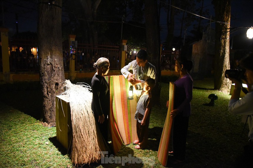 Tái hiện “chợ ma” Định Yên ở Đồng Tháp - Ảnh 3.