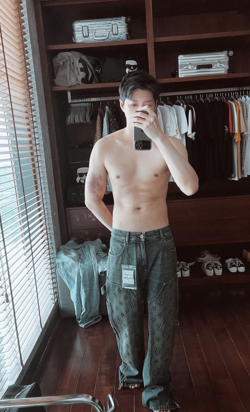 Sao Việt 8/10: Hải Tú lấp ló trong tiệc kỉ niệm của Sơn Tùng, Doãn Hải My bốc lửa khi diện đồ bơi đôi với Đoàn Văn Hậu - Ảnh 7. Sao Việt 8/10: Hải Tú lấp ló trong tiệc kỉ niệm của Sơn Tùng, Doãn Hải My bốc lửa khi diện đồ bơi đôi với Đoàn Văn Hậu - Ảnh 7.