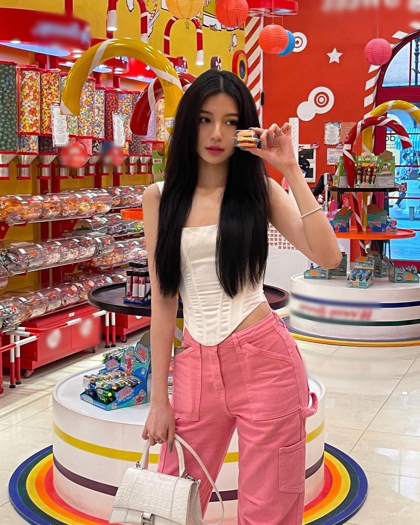 "Nữ thần" Bâu Krysie tôn eo thon với những bản phối thời trang hút mắt - Ảnh 6.