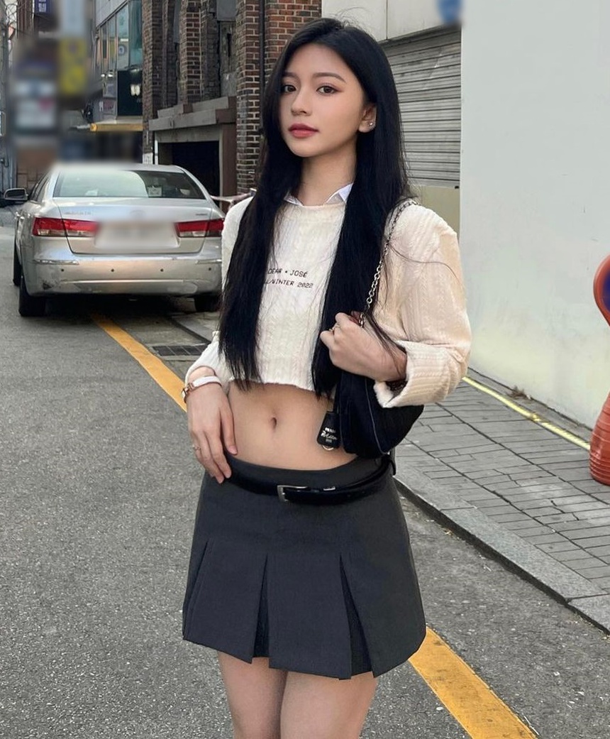 "Nữ thần" Bâu Krysie tôn eo thon với những bản phối thời trang hút mắt - Ảnh 4.