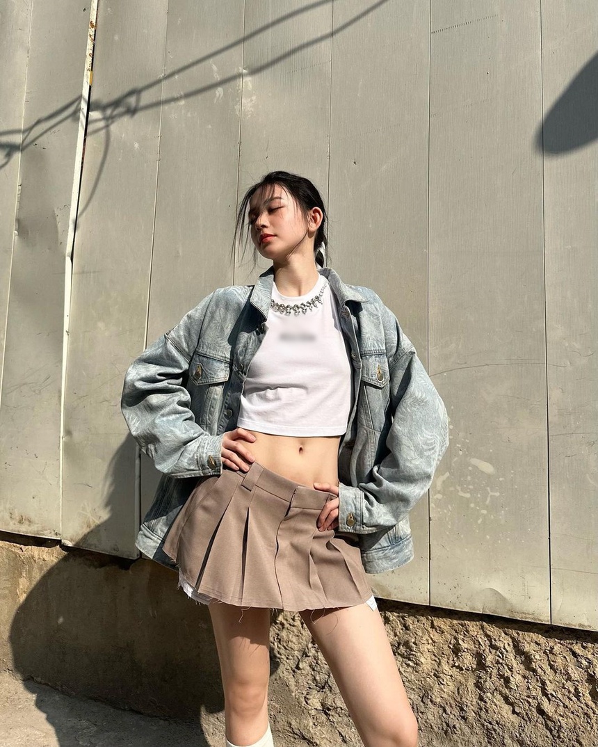 "Nữ thần" Bâu Krysie tôn eo thon với những bản phối thời trang hút mắt - Ảnh 3.