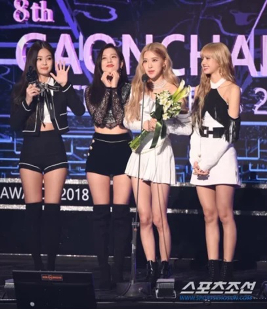 Giá trị hợp đồng của Lisa có thể lên tới hơn 1.800 tỷ đồng, khó được xem Blackpink đầy đủ trong tương lai - Ảnh 2. Giá trị hợp đồng của Lisa có thể lên tới hơn 1.800 tỷ đồng, khó được xem Blackpink đầy đủ trong tương lai - Ảnh 2.