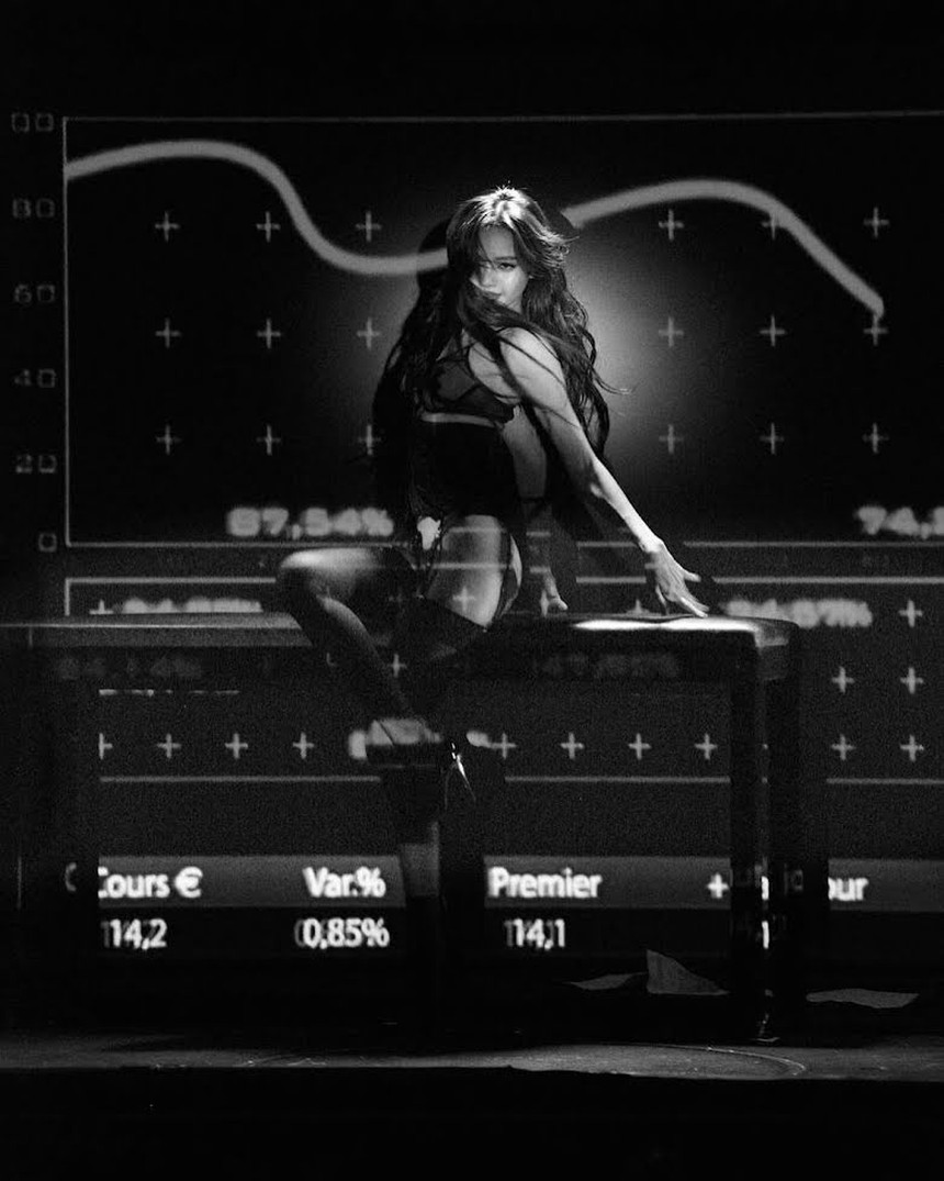 Giá trị hợp đồng của Lisa có thể lên tới hơn 1.800 tỷ đồng, khó được xem Blackpink đầy đủ trong tương lai - Ảnh 3. Giá trị hợp đồng của Lisa có thể lên tới hơn 1.800 tỷ đồng, khó được xem Blackpink đầy đủ trong tương lai - Ảnh 3.