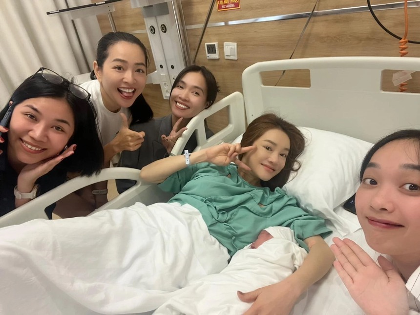 Sao Việt 9/10: Ảnh năm 17 tuổi của Mỹ Tâm 'sốt' trở lại, con gái Hà Hồ cosplay giống mẹ - Ảnh 6.