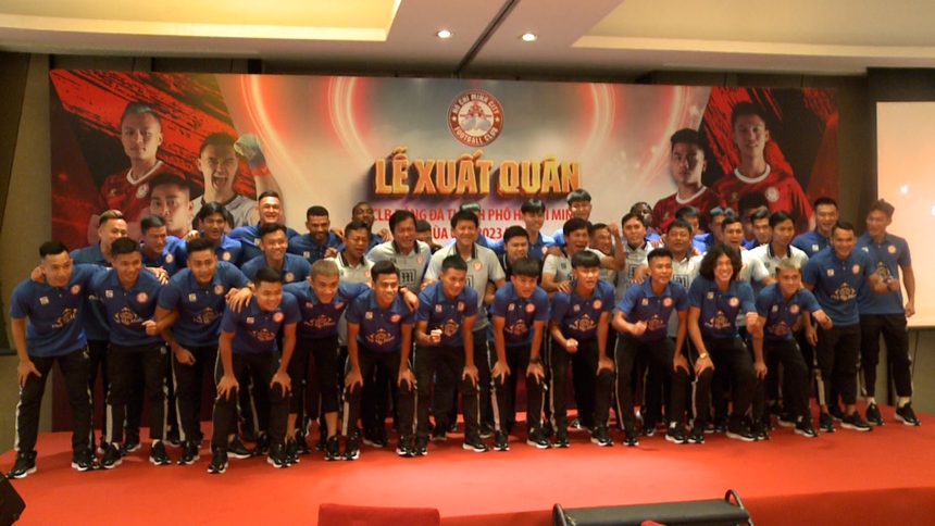 HLV Vũ Tiến Thành không muốn "sống trong sợ hãi", bầu Đức dự Lễ xuất quân CLB TP.HCM - Ảnh 4.