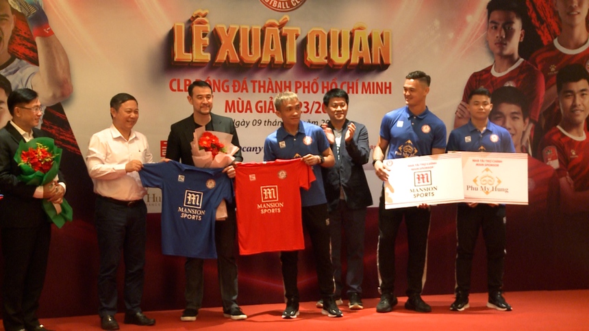 HLV Vũ Tiến Thành không muốn "sống trong sợ hãi", bầu Đức dự Lễ xuất quân CLB TP.HCM - Ảnh 3.